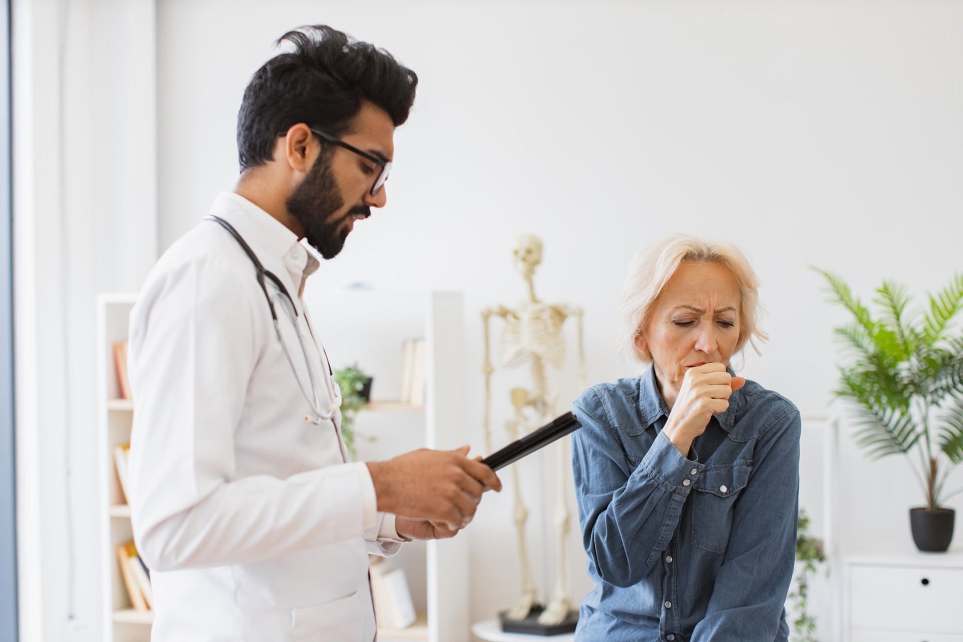 Doctronic: Explaining Acute Bronchitis and Available Treatments for It